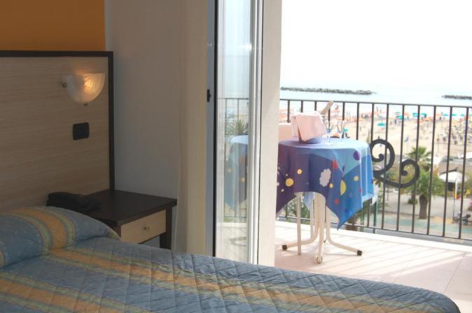Hotel Cristall San Benedetto del Tronto Exterior photo