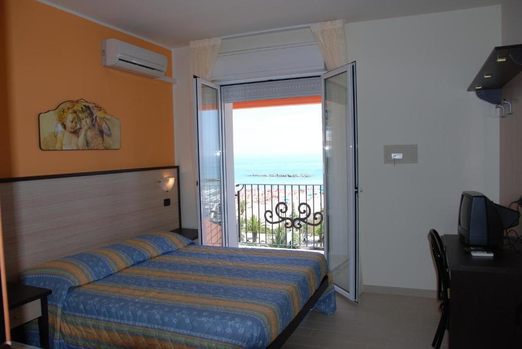 Hotel Cristall San Benedetto del Tronto Exterior photo