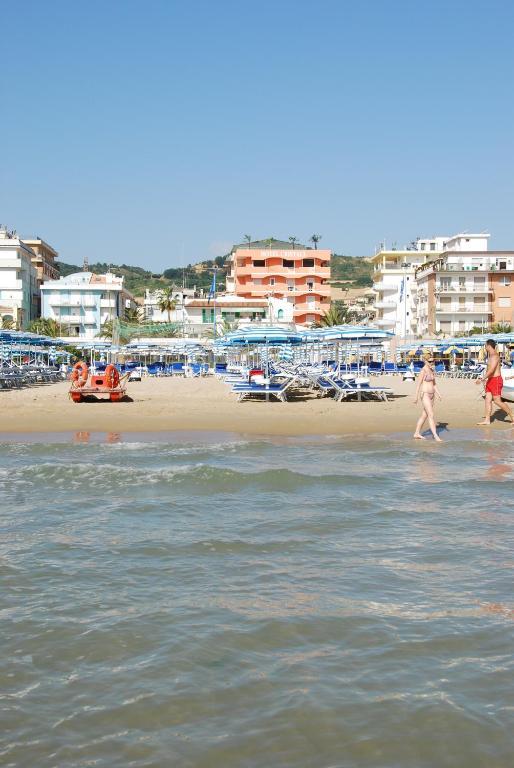 Hotel Cristall San Benedetto del Tronto Exterior photo